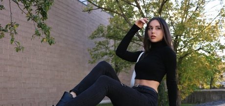 just lola20 pretty pornstar img