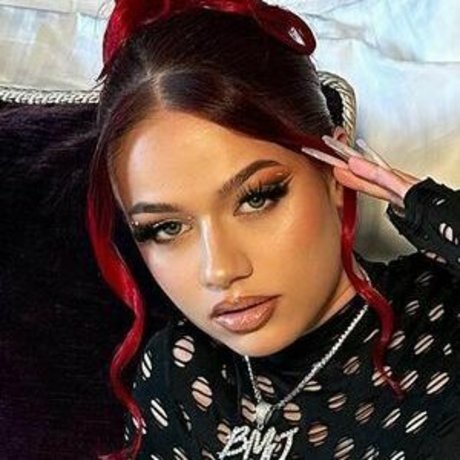 badmomzjay pretty star pics