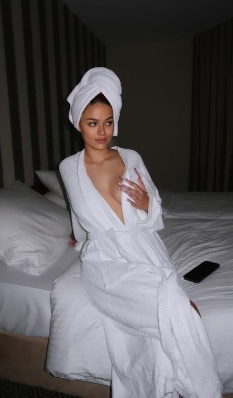 badmomzjay pretty actress img