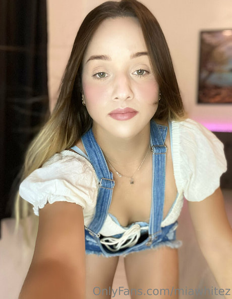 miawhitez pornstar adult photos