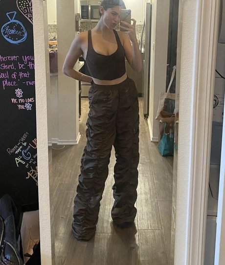 Kira Kosarin hd star img