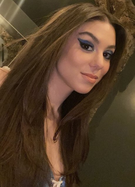 Kira Kosarin Profile Photo
