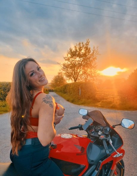 Leandra s Wonderland sexy pornstar pictures