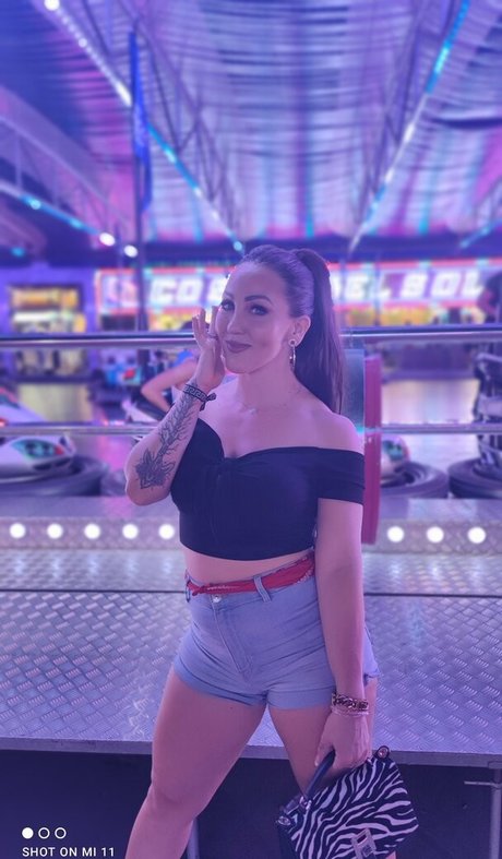 bettyfoxxxofficial star erotic img