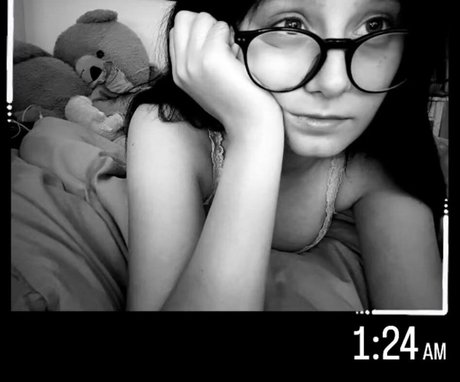 Jouerdis pretty actress image