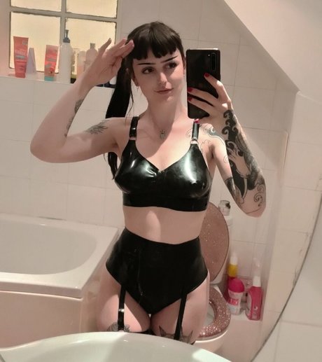 missdellavigne model exclusive pic