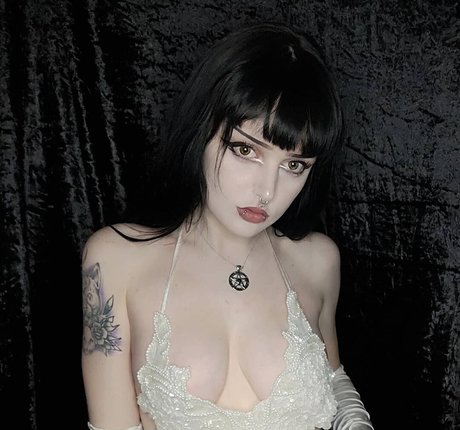 missdellavigne pornstar exclusive photo