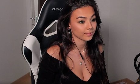 MichelleR model nice photos