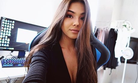 MichelleR erotic star pic