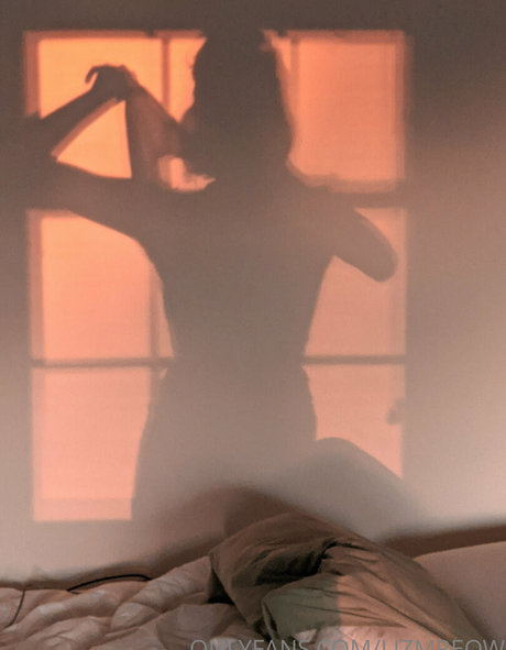 Lizmreow hot star pic