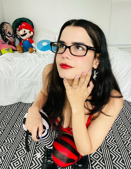 la elfo nudes star photo