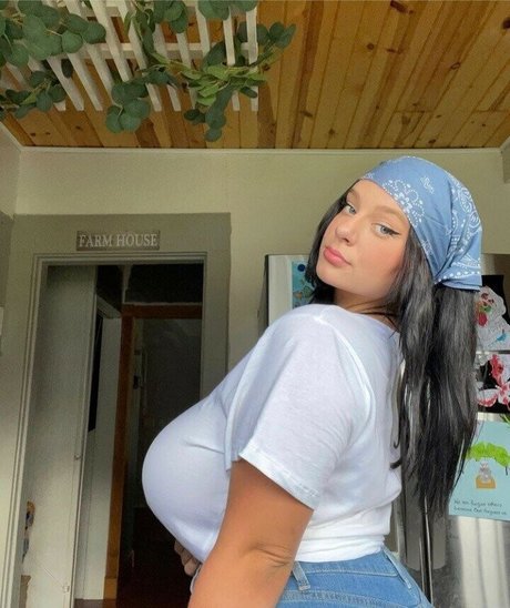 Myah Ramsey naked model img