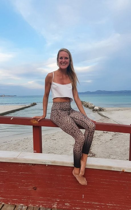 Alexandra Wennmacher naked actress pic