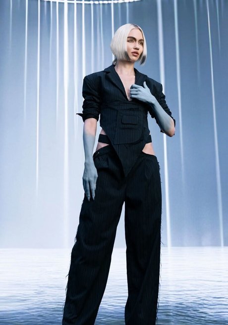 Grimes model naked picture