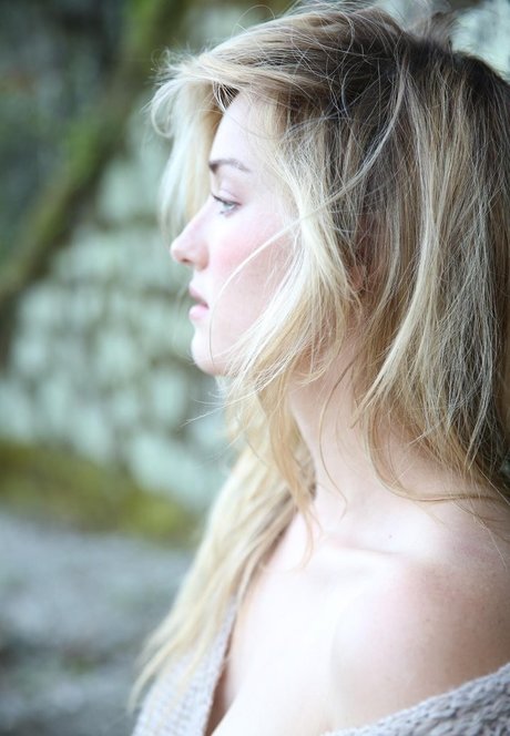 Ashley Johnson high quality model gallery