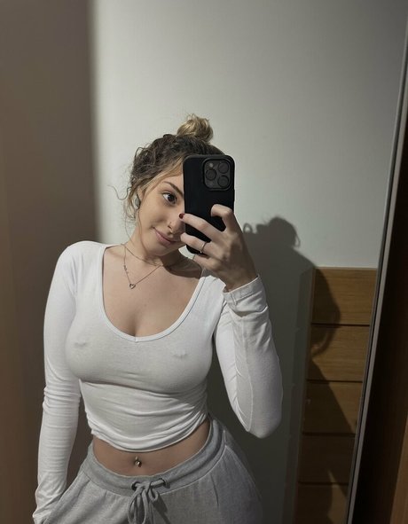 sahlopesx pornographic model photo