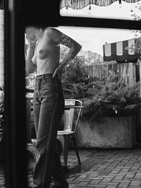 Esther Rose McGregor porn model img