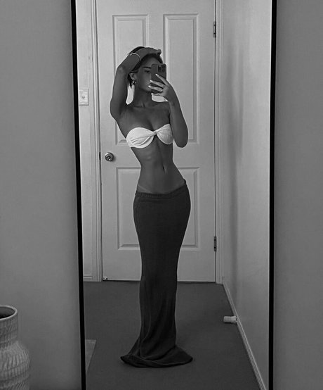 Holly Mueller pornstar naked photo