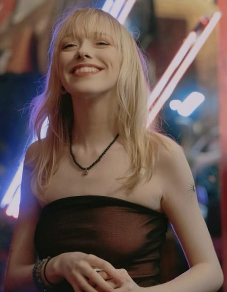 Amybeth McNulty pornstar nude photos