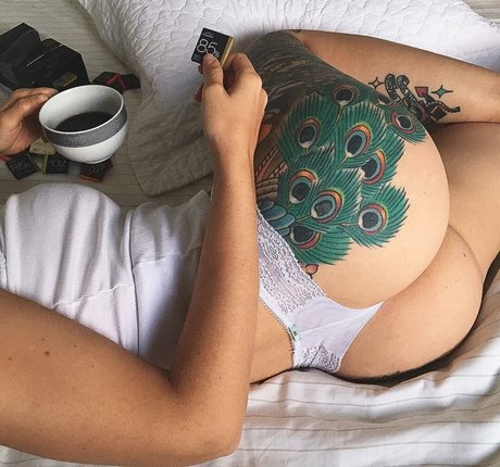 Emille Bee beautiful star image