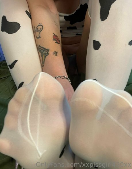 xxpissgirl420xx sex model picture