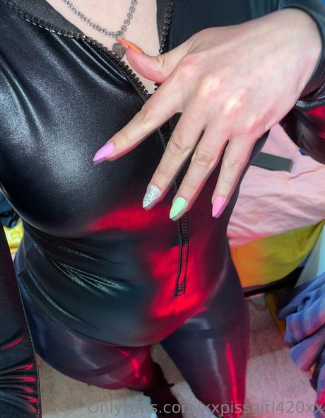 xxpissgirl420xx pornstar erotic images