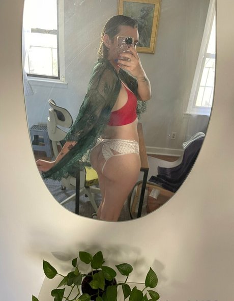 xxpissgirl420xx star hd picture