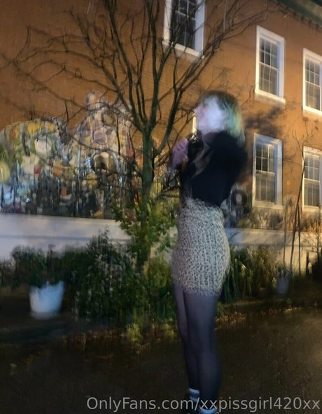 xxpissgirl420xx star erotic photo