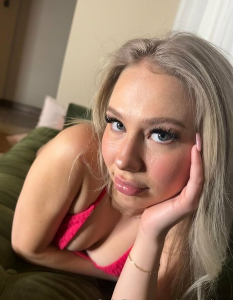 samisinss model hot pic