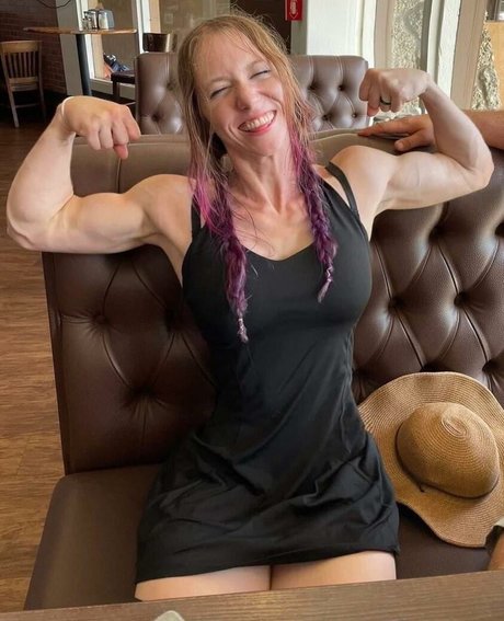 Wendy Lov sexy actress image