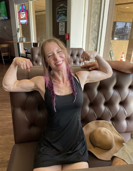 Wendy Lov model pornographic photos