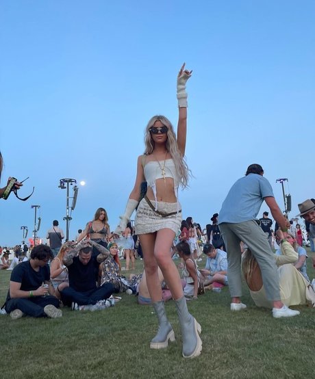 Alissa Violet beautiful model images