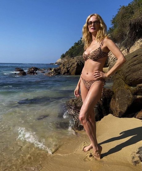 Heather Graham sexy pornstar photos