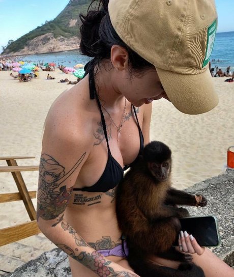 Leticia Caputi hot actress archive