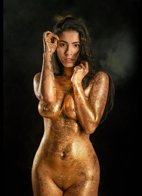 Luna Bloom model naked archive