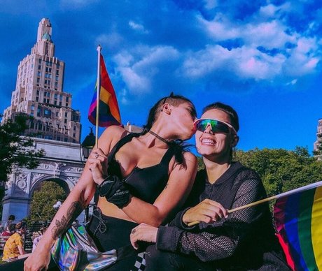 Luna Bloom model nude gallery