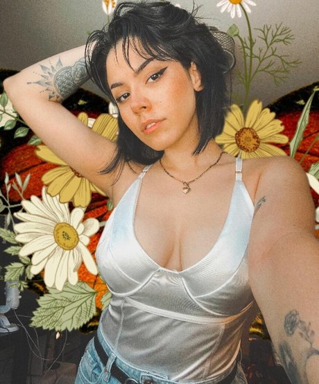 Luna Bloom pretty star pics