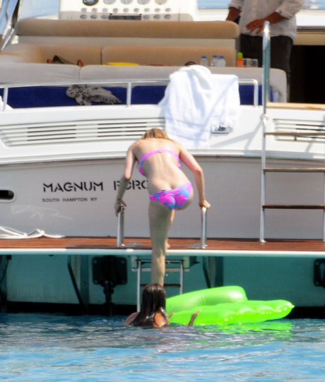 skinny milf onlyfans sexy pic