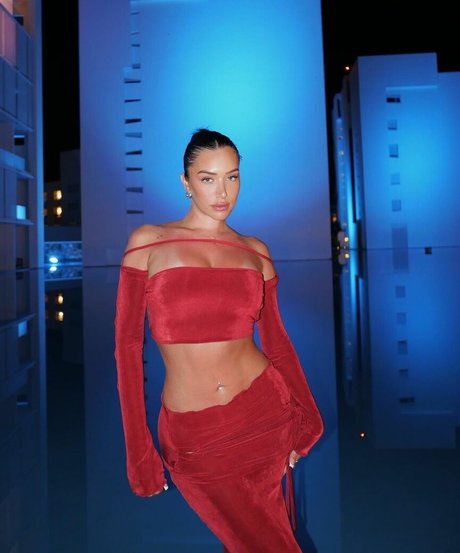 Anastasia Karanikolaou top star pic