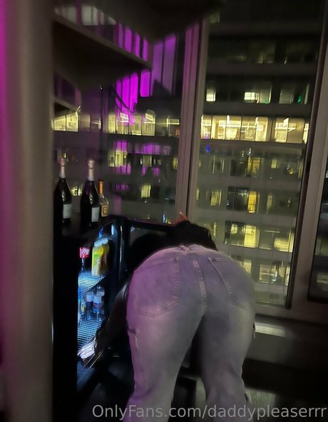 blonde handjob onlyfans naked photo