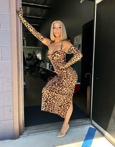 big tits brunette onlyfans hot xxx pic