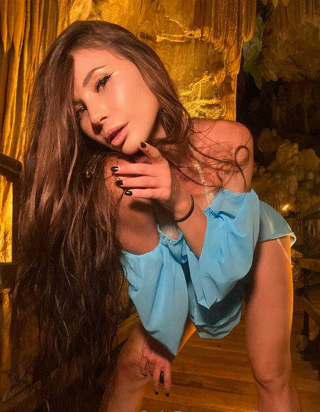 Flexy Cat nice model photo