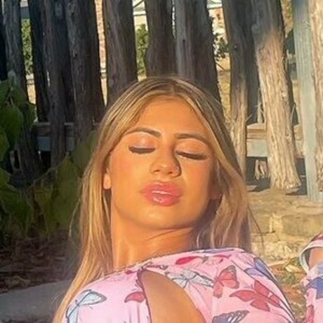 Ariana Gonzalez sexy model picture