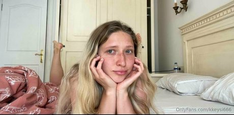 kkeysi666 nude star picture