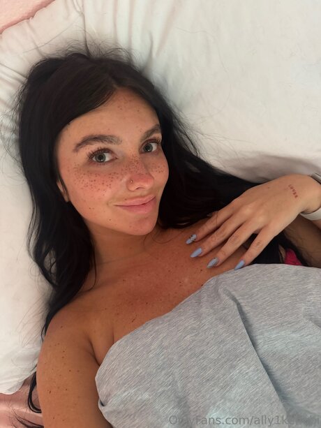 Ally1kenobi star porn pic