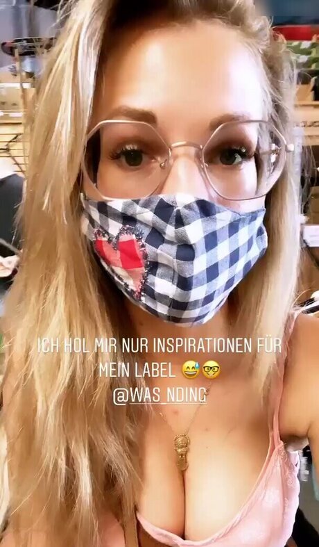 Carolina Peukmann model nude pic