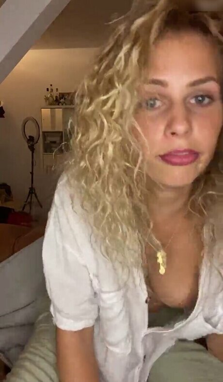 Carolina Peukmann model sexy image