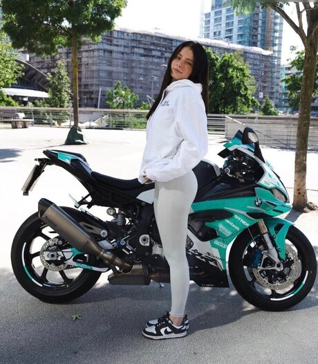 Anica Zimmermann model pretty img