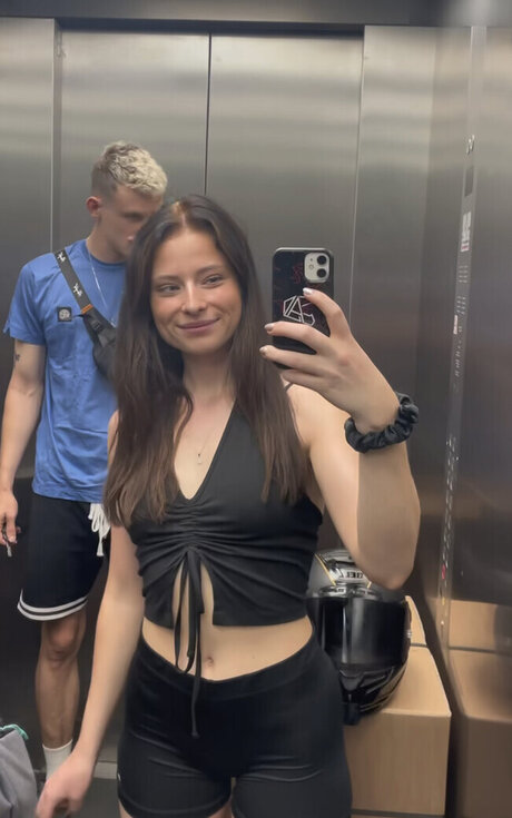 Anica Zimmermann nudes model photo