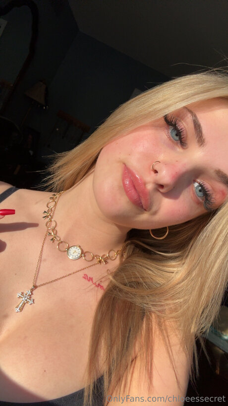 chloeessecret hd actress img